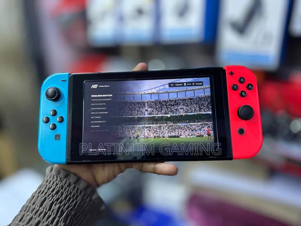Pre-Owned Nintendo Switch - thumbnail 2