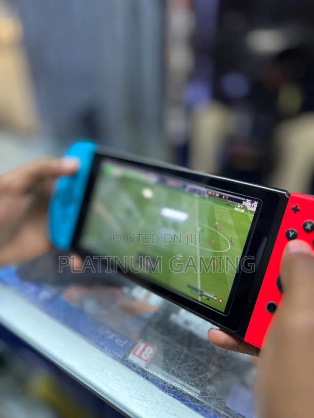 Pre-Owned Nintendo Switch - thumbnail 3