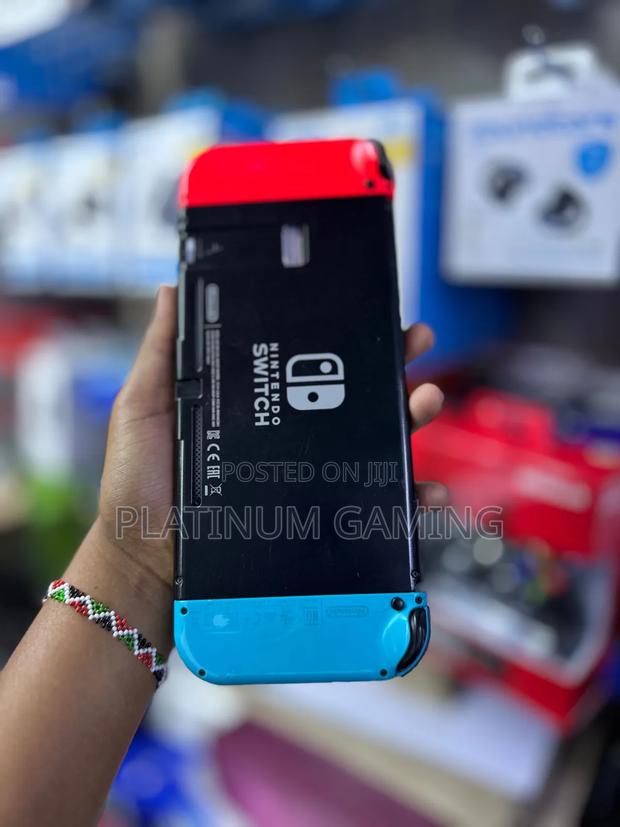 Pre-Owned Nintendo Switch - thumbnail 5