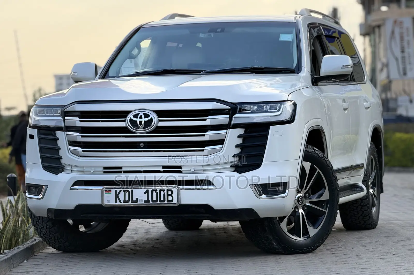 Toyota Land Cruiser 5.7 V8 2009 White