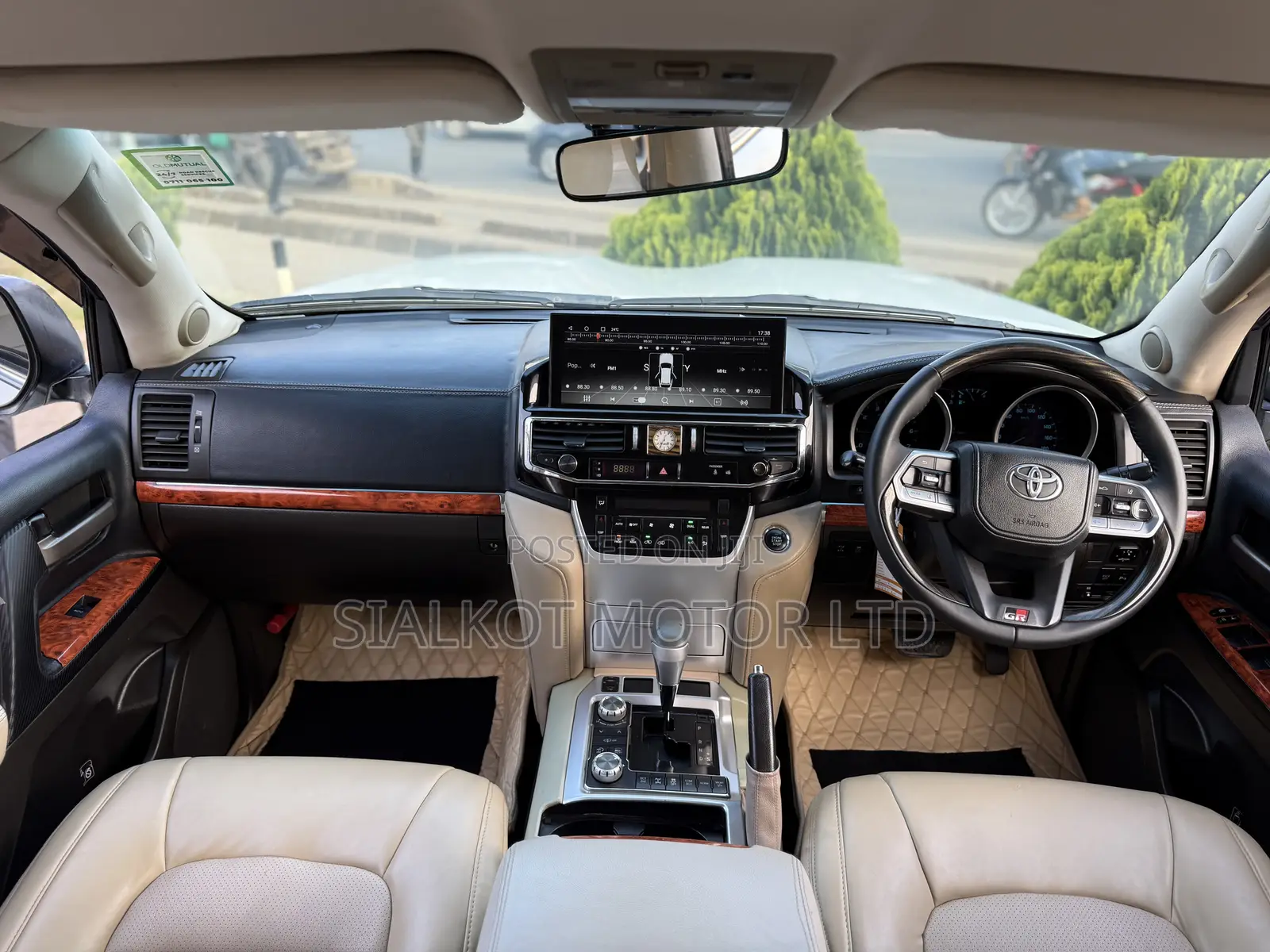 Toyota Land Cruiser 5.7 V8 2009 White
