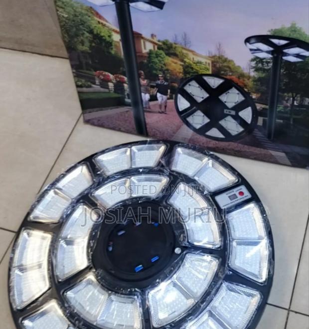 High Power 2000w Solar Round Streetlight