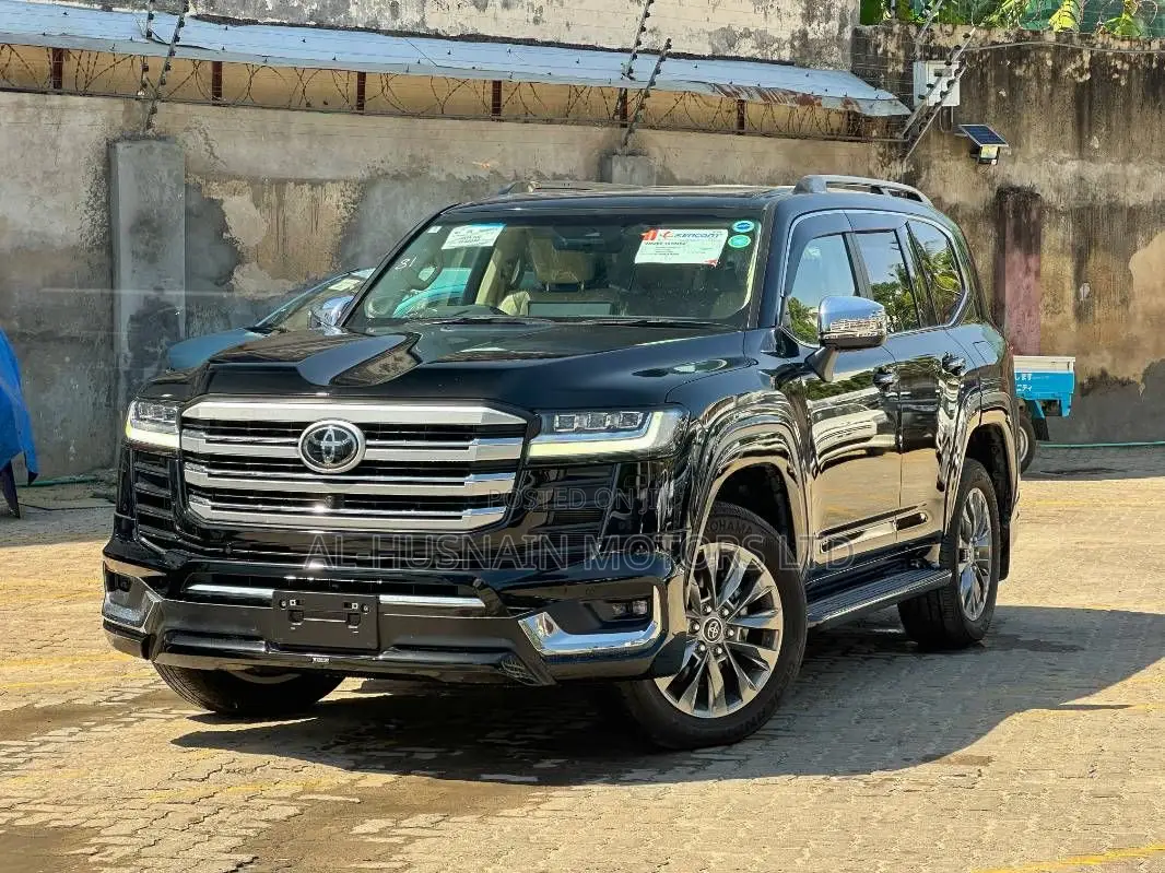 Toyota Land Cruiser LC300 2024 Black