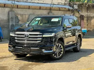 Toyota Land Cruiser LC300 2024 Black