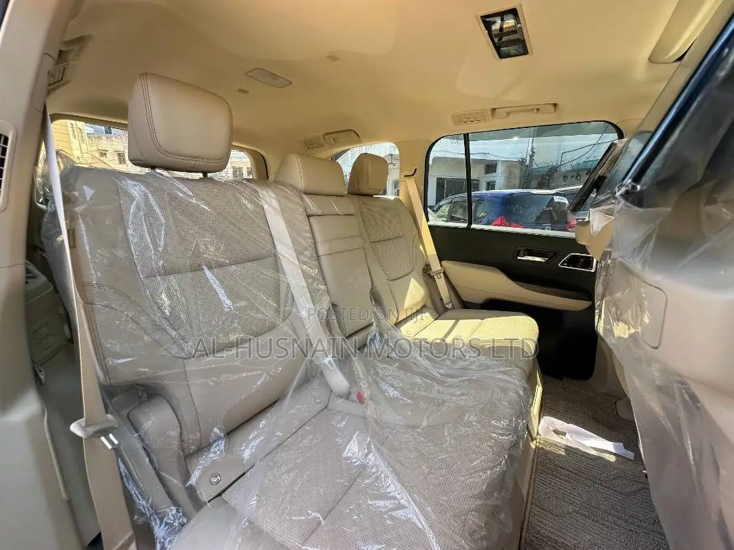Toyota Land Cruiser LC300 2024 Black