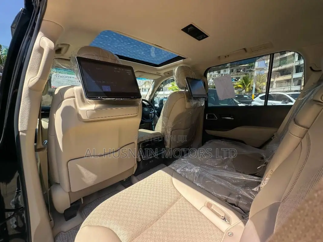 Toyota Land Cruiser LC300 2024 Black