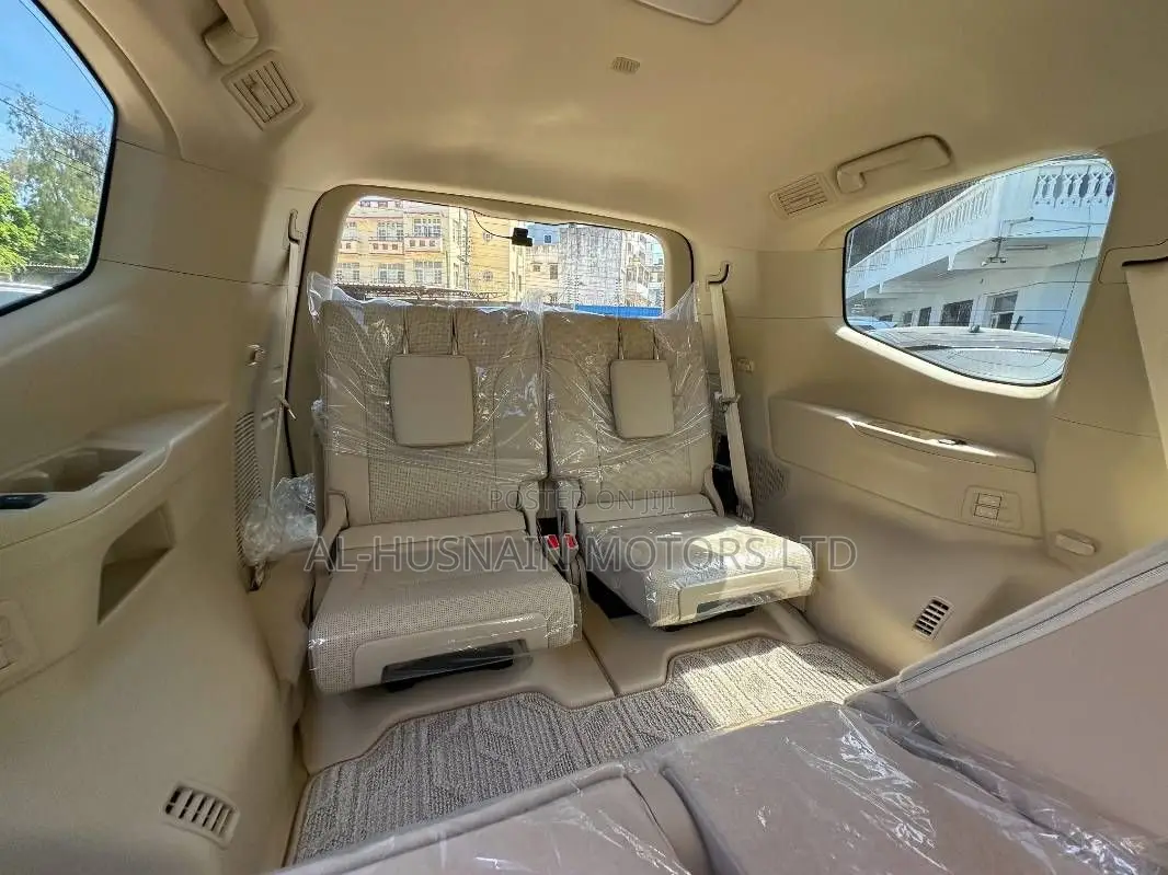 Toyota Land Cruiser LC300 2024 Black