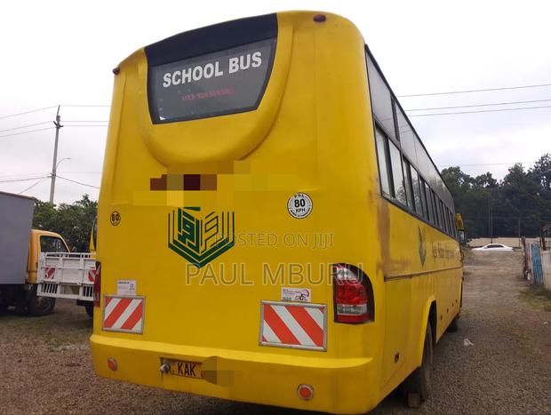 Isuzu Executive Bus 1997 Yellow - thumbnail 2