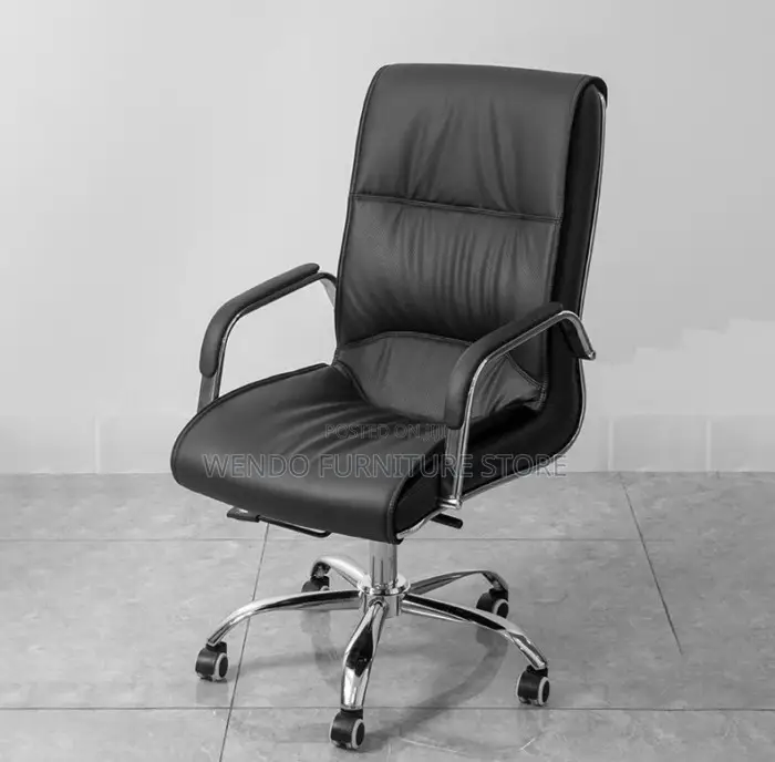 Office Chair : Black Leather Executive Office Chair.