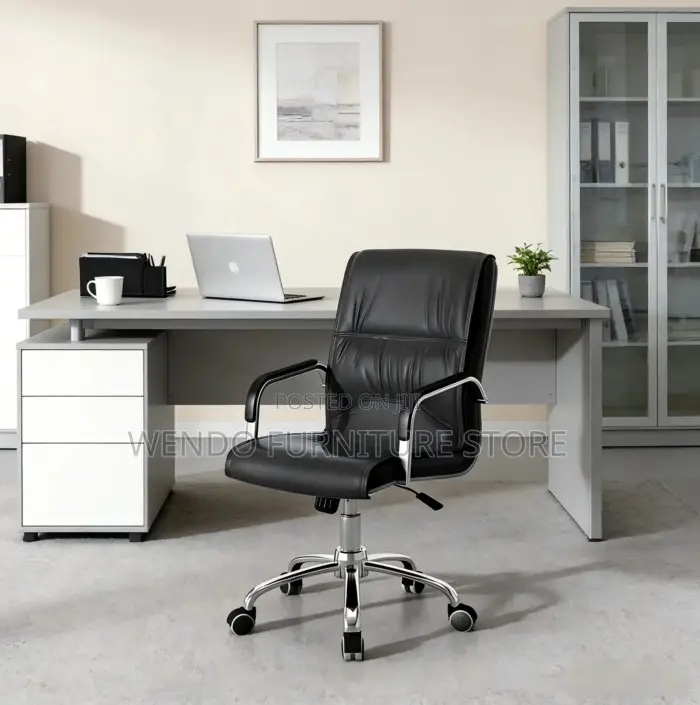 Office Chair : Black Leather Executive Office Chair.