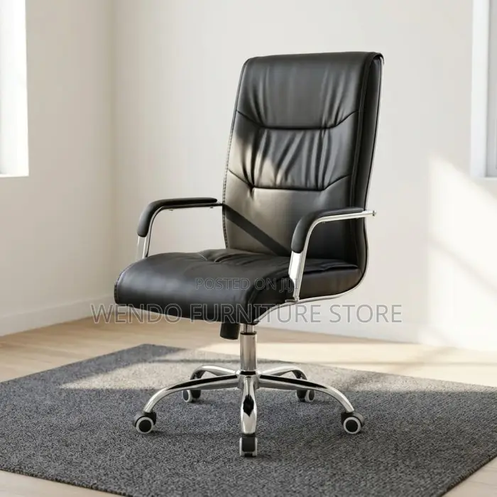 Office Chair : Black Leather Executive Office Chair.