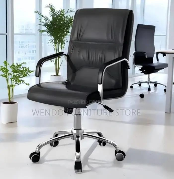 Office Chair : Black Leather Executive Office Chair.