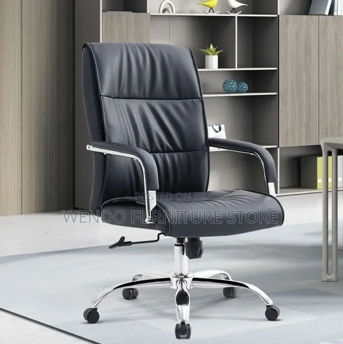 Office Chair : Black Leather Executive Office Chair.