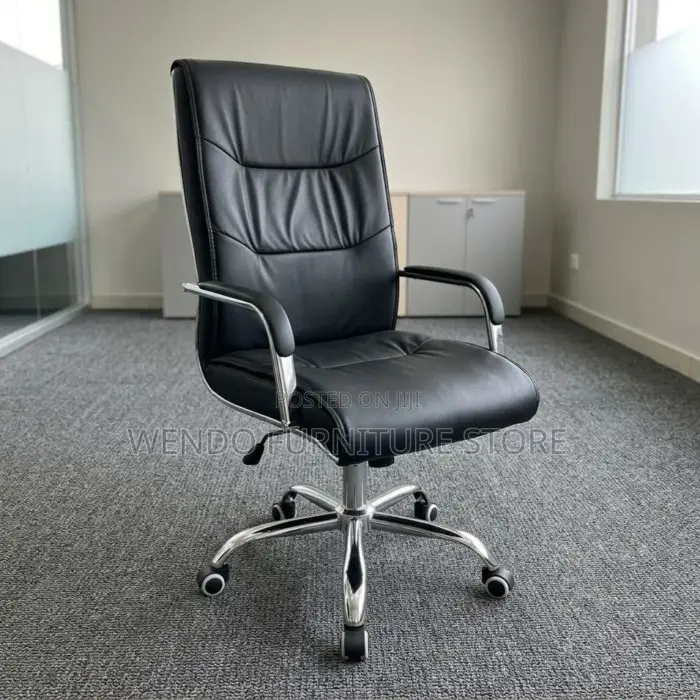 Office Chair : Black Leather Executive Office Chair.