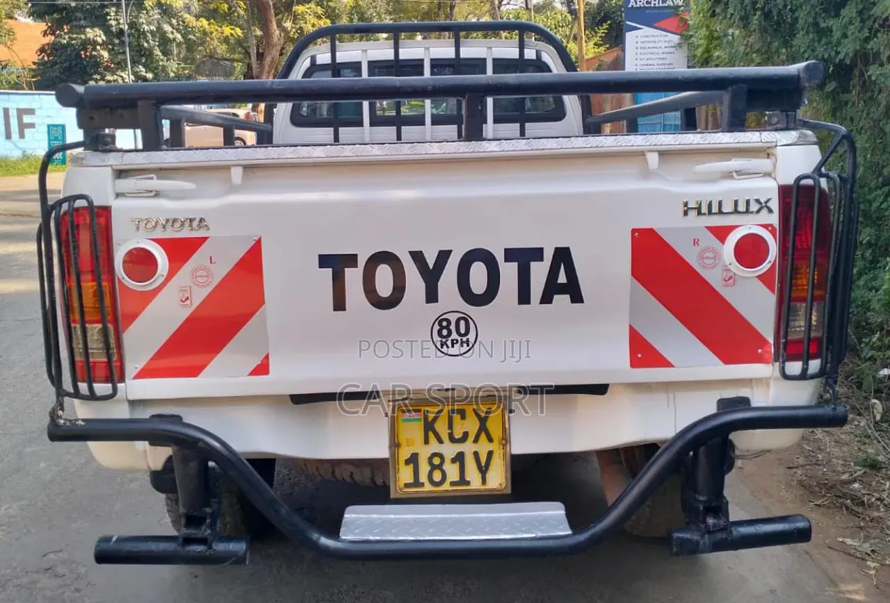 Toyota Hilux 2009 White