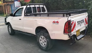 Toyota Hilux 2009 White