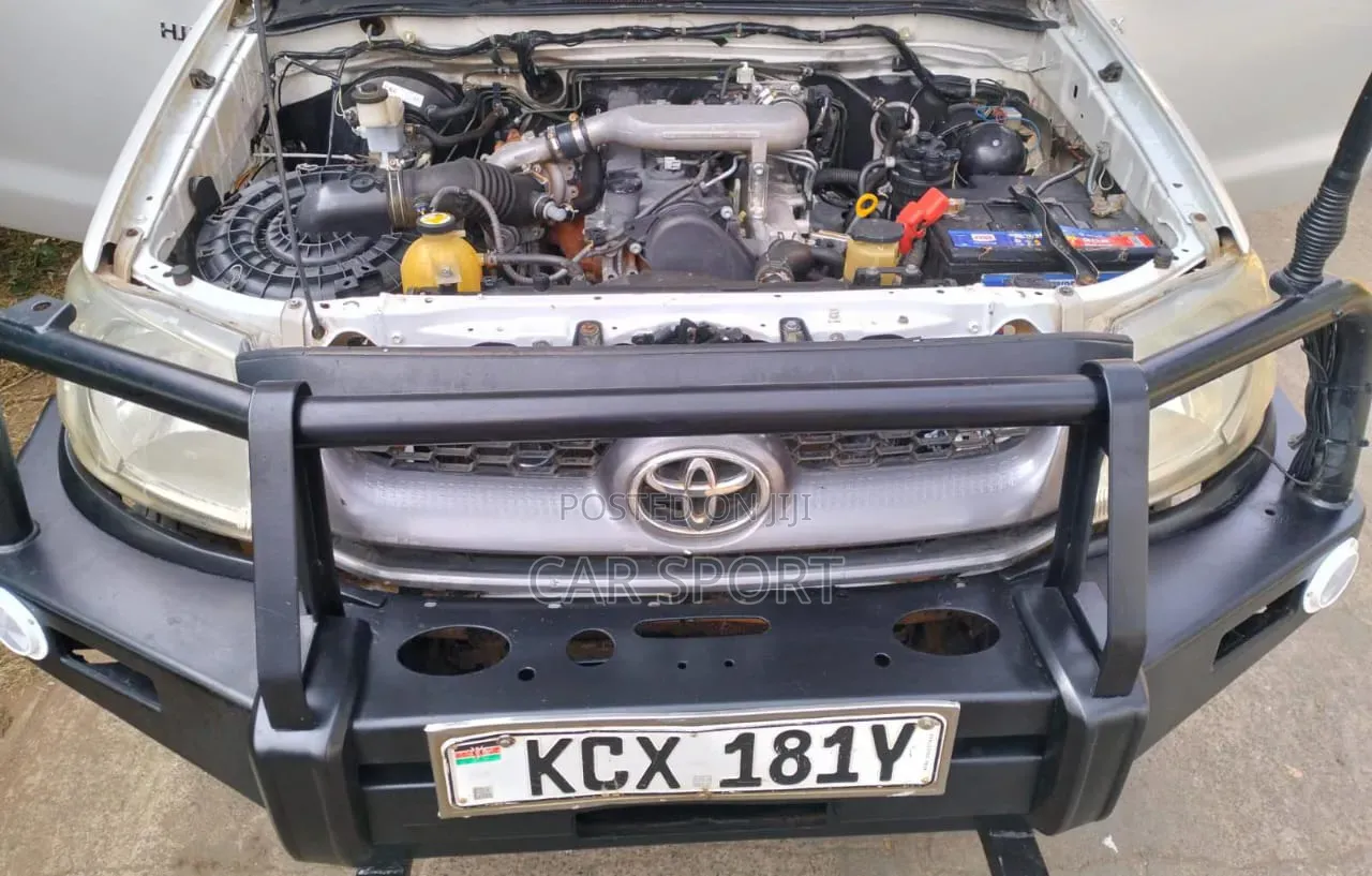 Toyota Hilux 2009 White