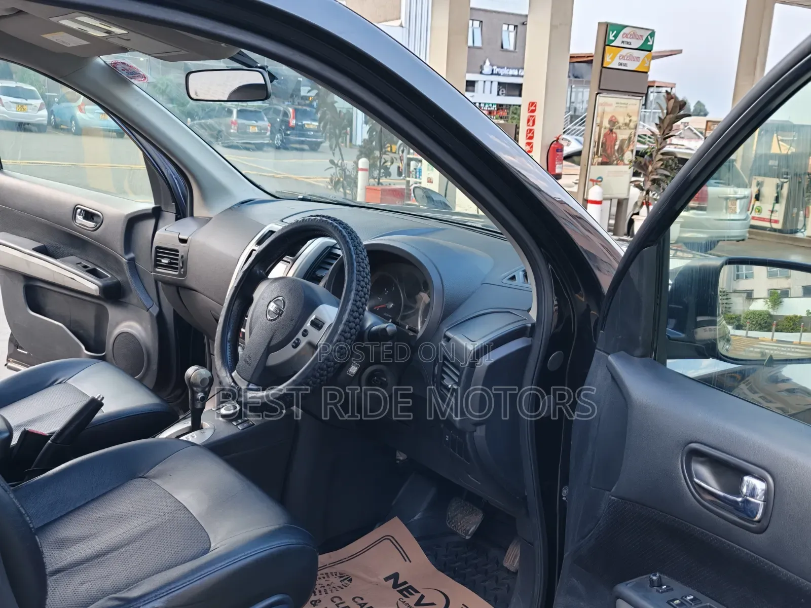 Nissan X-Trail 2.0 Petrol XE 2010 Black
