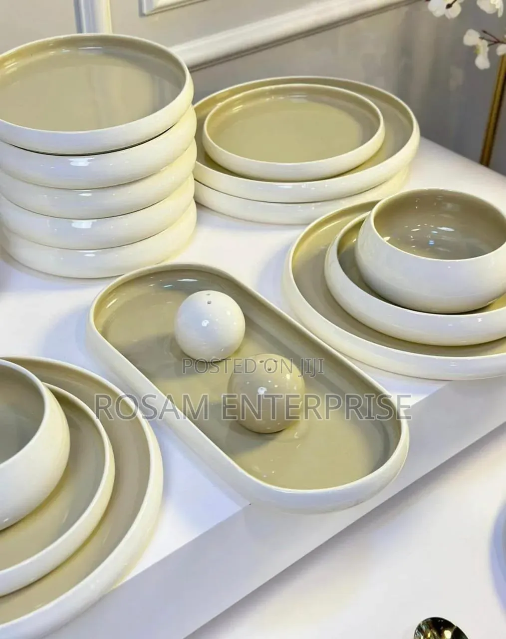 Elegant European Double Glaze Porcelain Dinner Set
 27pcs