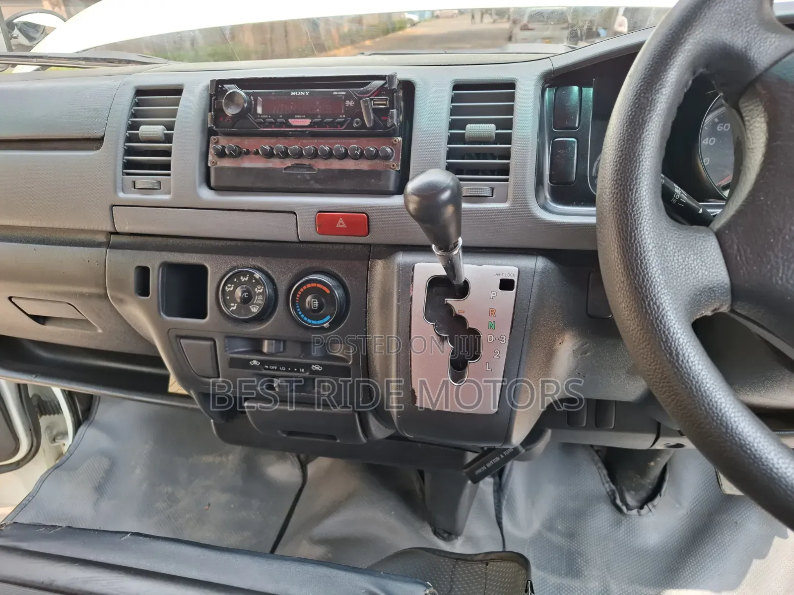 Toyota HiAce 2012 White
