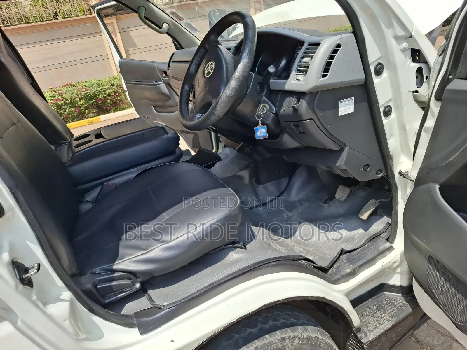 Toyota HiAce 2012 White