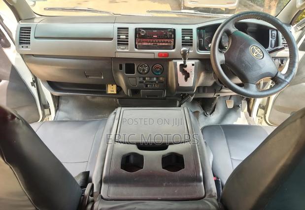 Toyota HiAce 2012 White - thumbnail 8