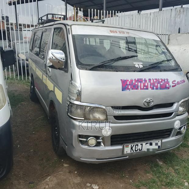 Toyota HiAce 2010