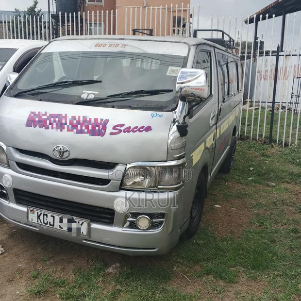 Toyota HiAce 2010 - thumbnail 2