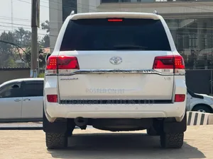 Toyota Land Cruiser Prado 2018 White
