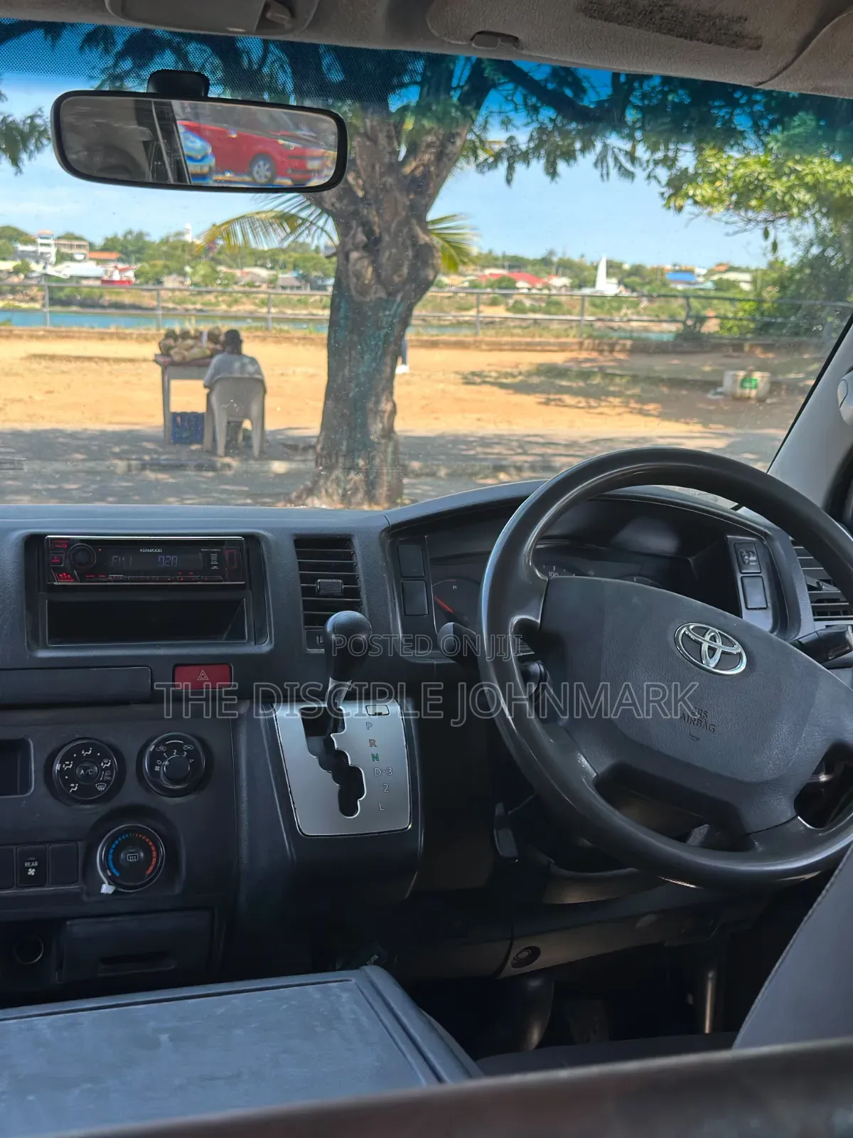 Toyota HiAce 2014 Silver