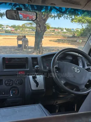 Toyota HiAce 2014 Silver
