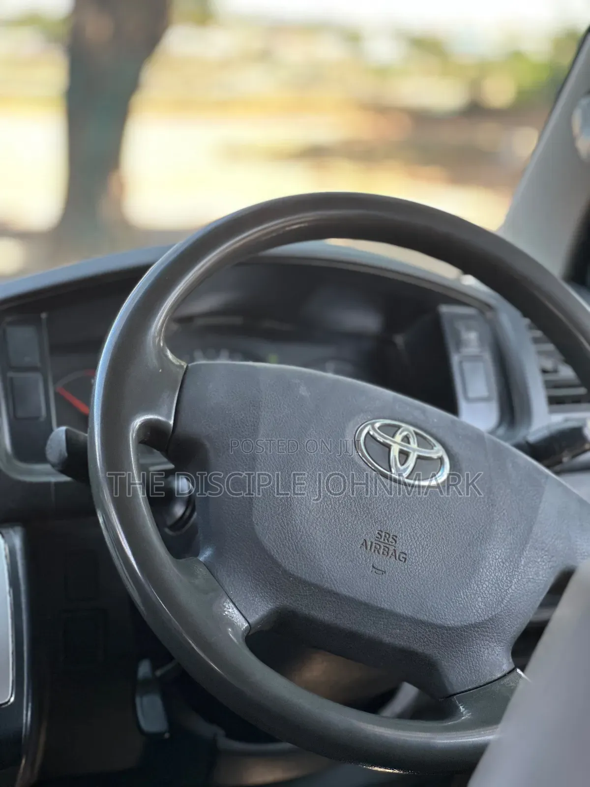 Toyota HiAce 2014 Silver