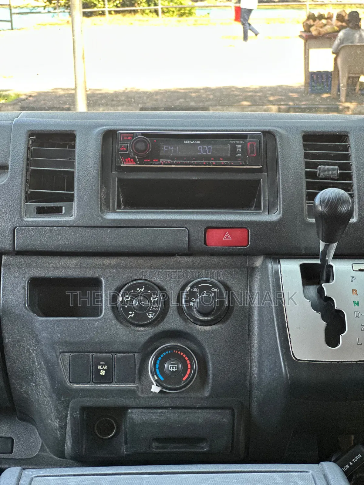 Toyota HiAce 2014 Silver