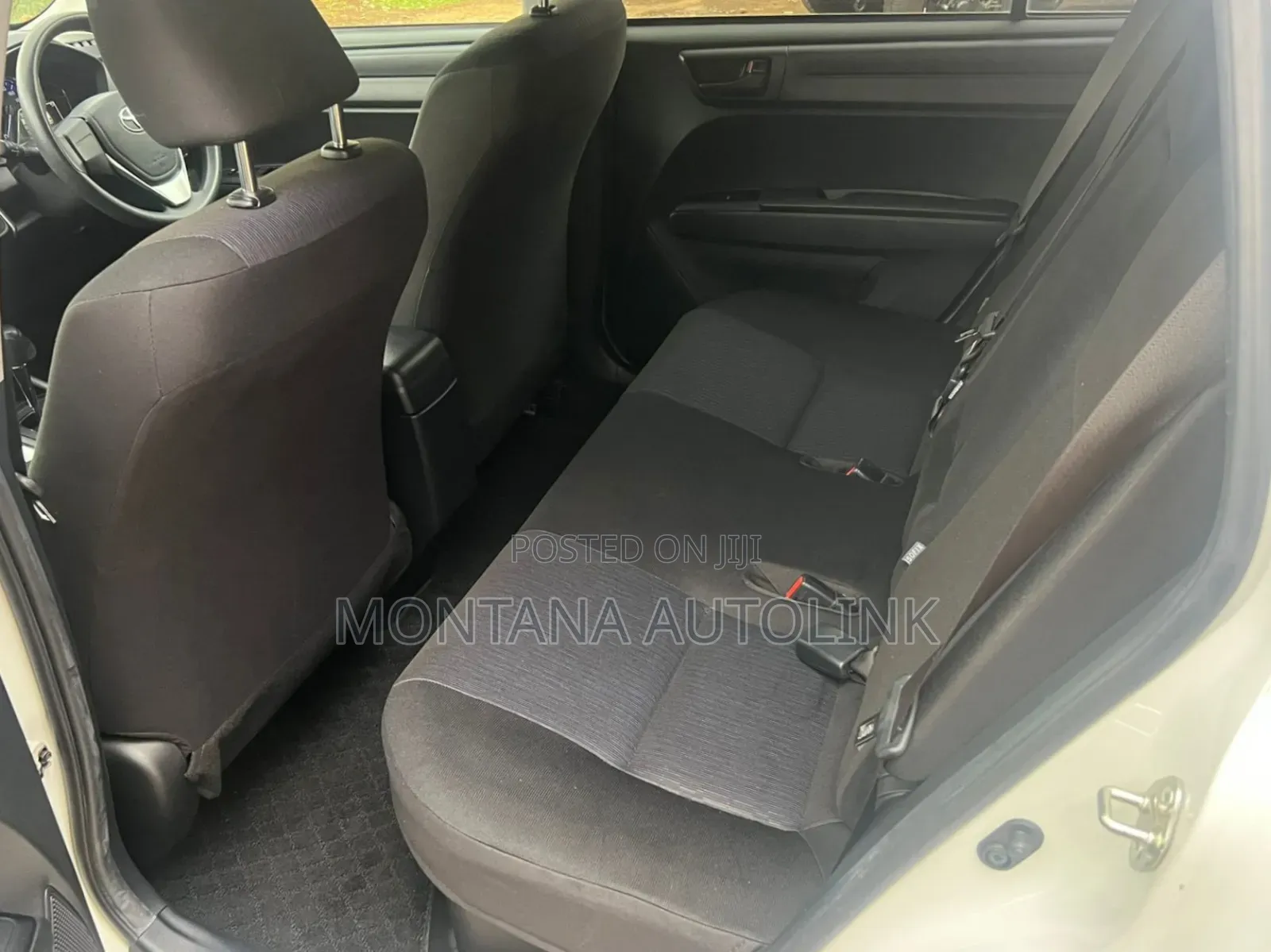 Toyota Corolla Fielder 1.5 Hybrid FWD 2019 White