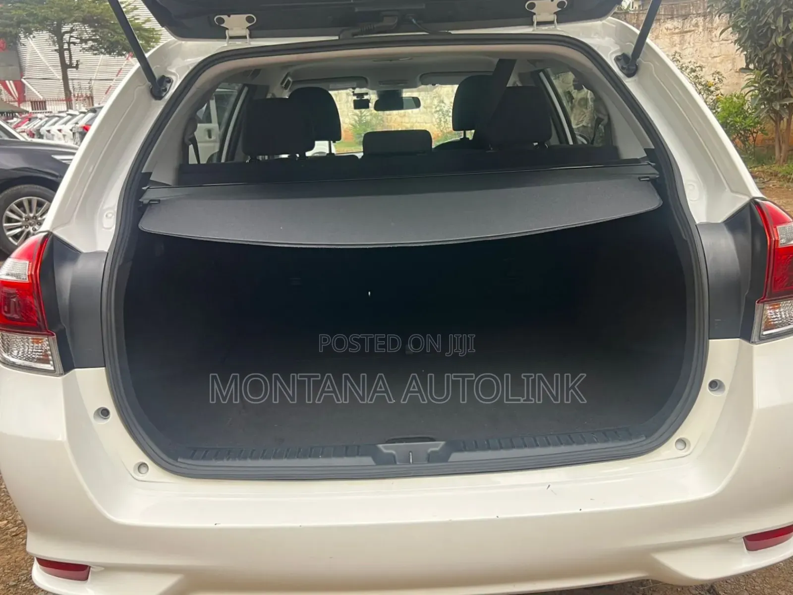 Toyota Corolla Fielder 1.5 Hybrid FWD 2019 White