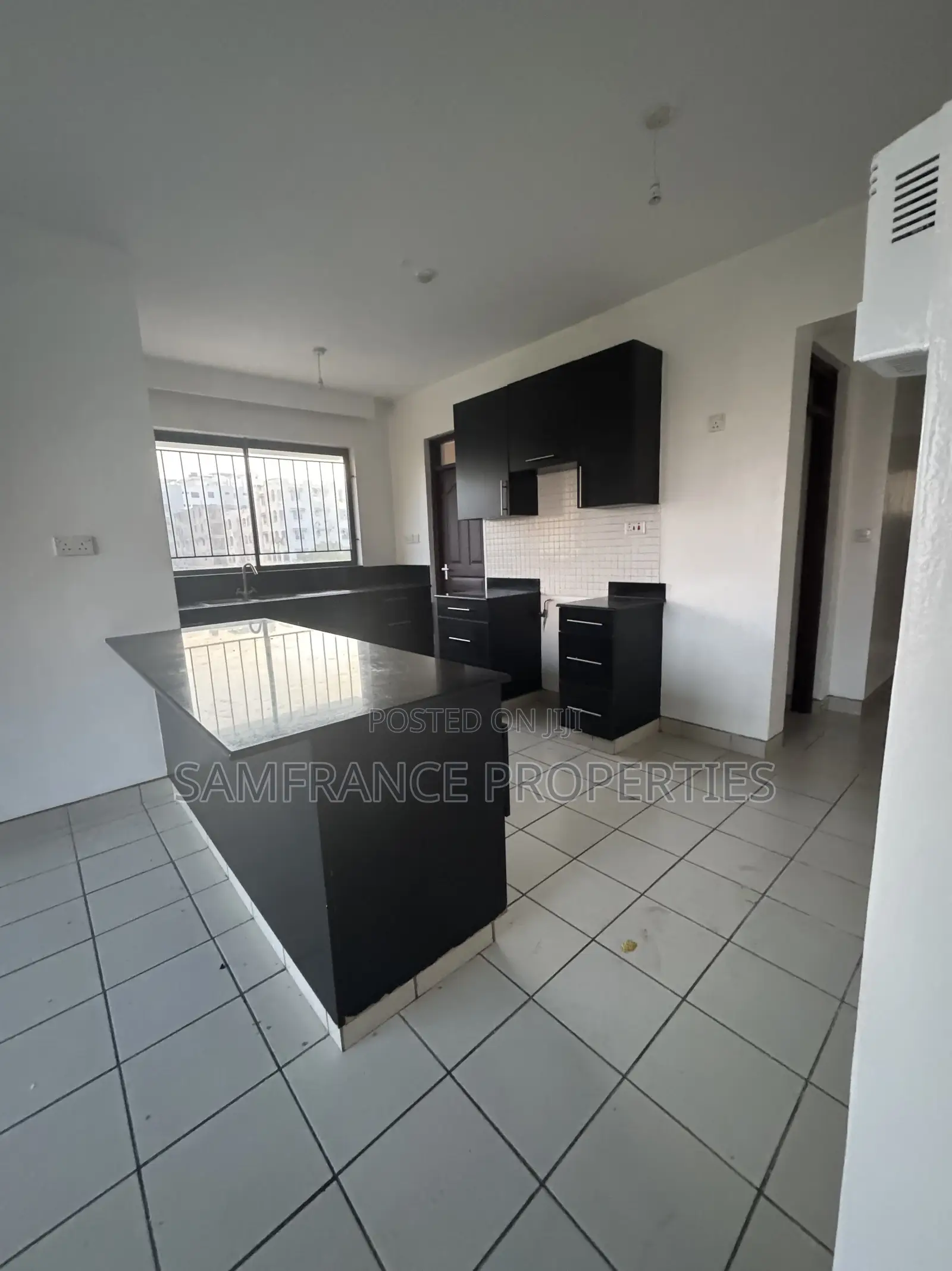 3bdrm Apartment in Nyali Quickmart for rent