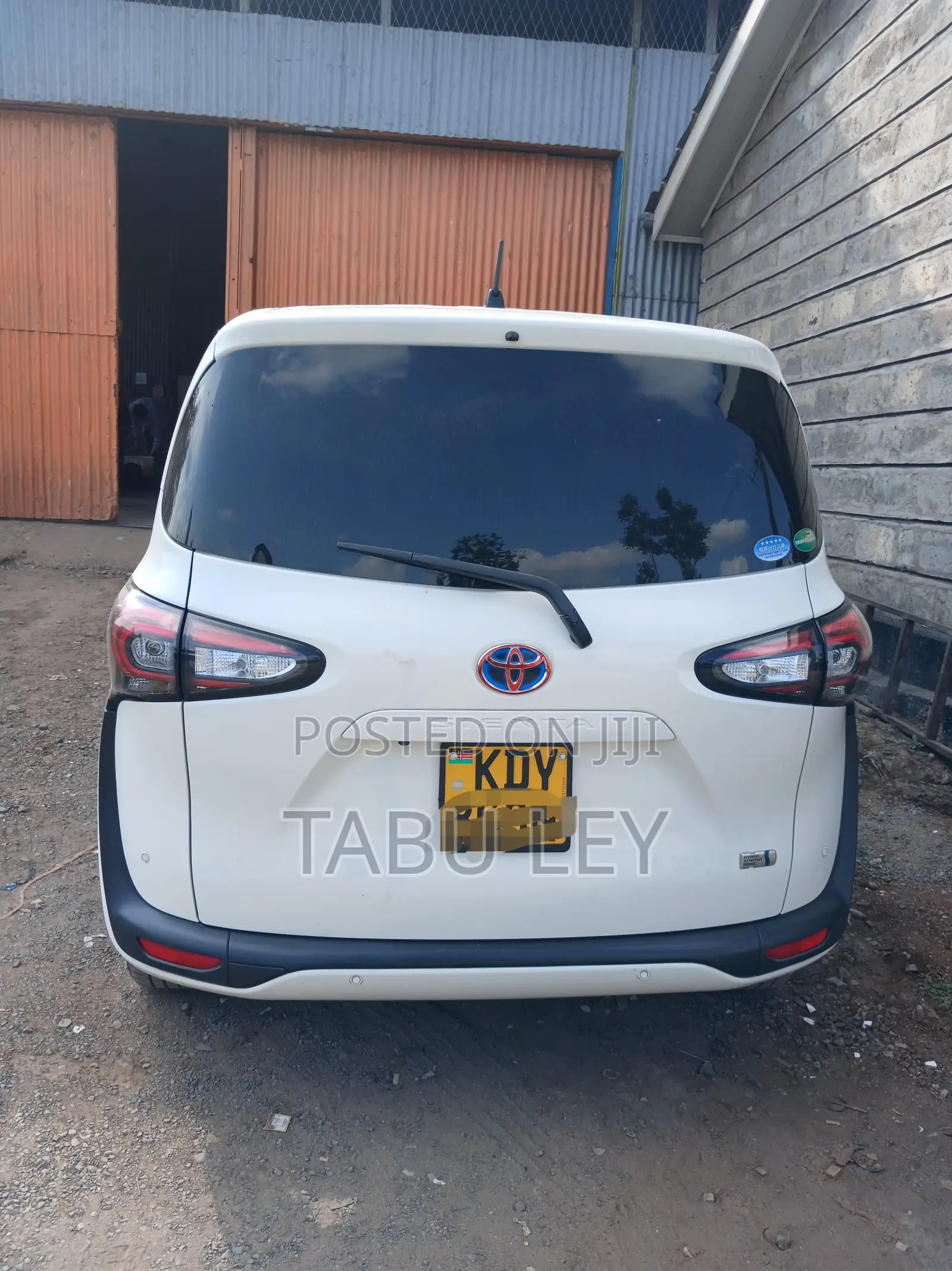 Toyota Sienta 1.5 AWD 2019 White