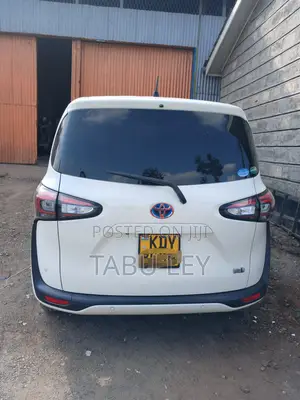 Toyota Sienta 1.5 AWD 2019 White