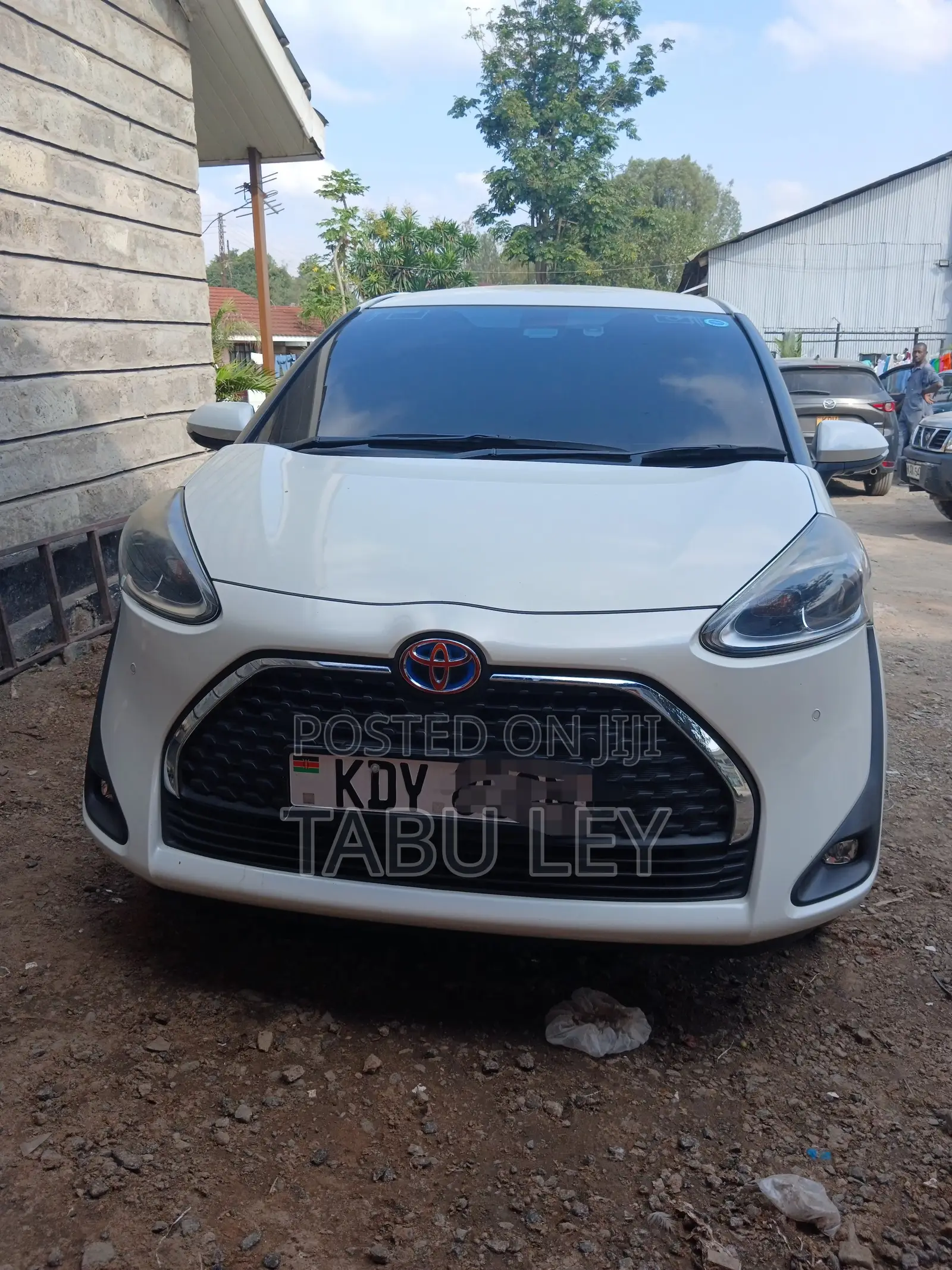 Toyota Sienta 1.5 AWD 2019 White