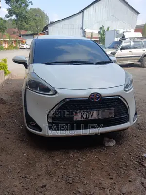 Toyota Sienta 1.5 AWD 2019 White