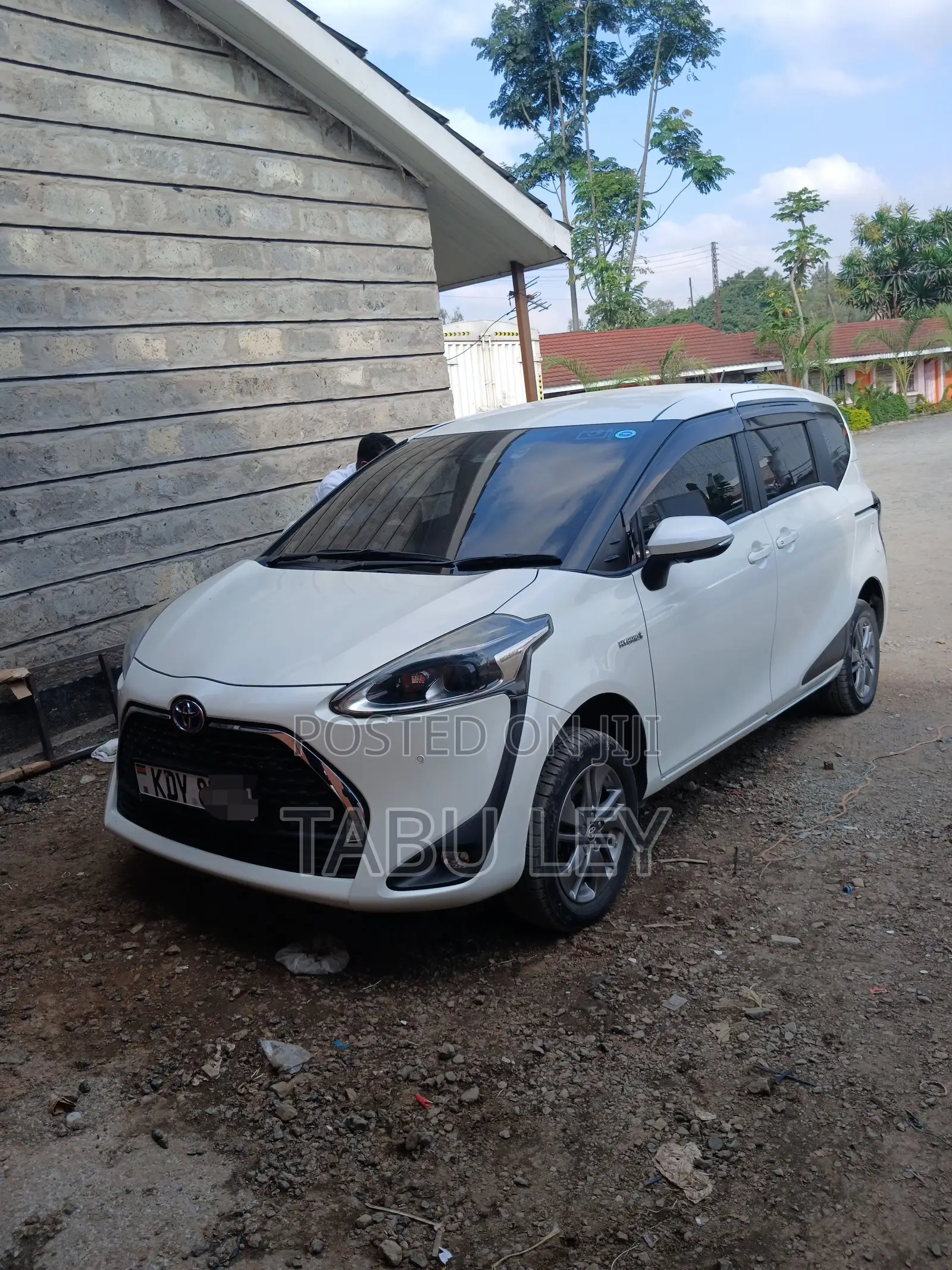 Toyota Sienta 1.5 AWD 2019 White