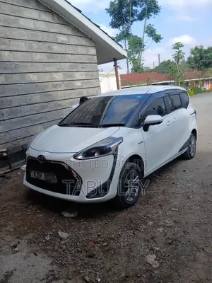 Toyota Sienta 1.5 AWD 2019 White