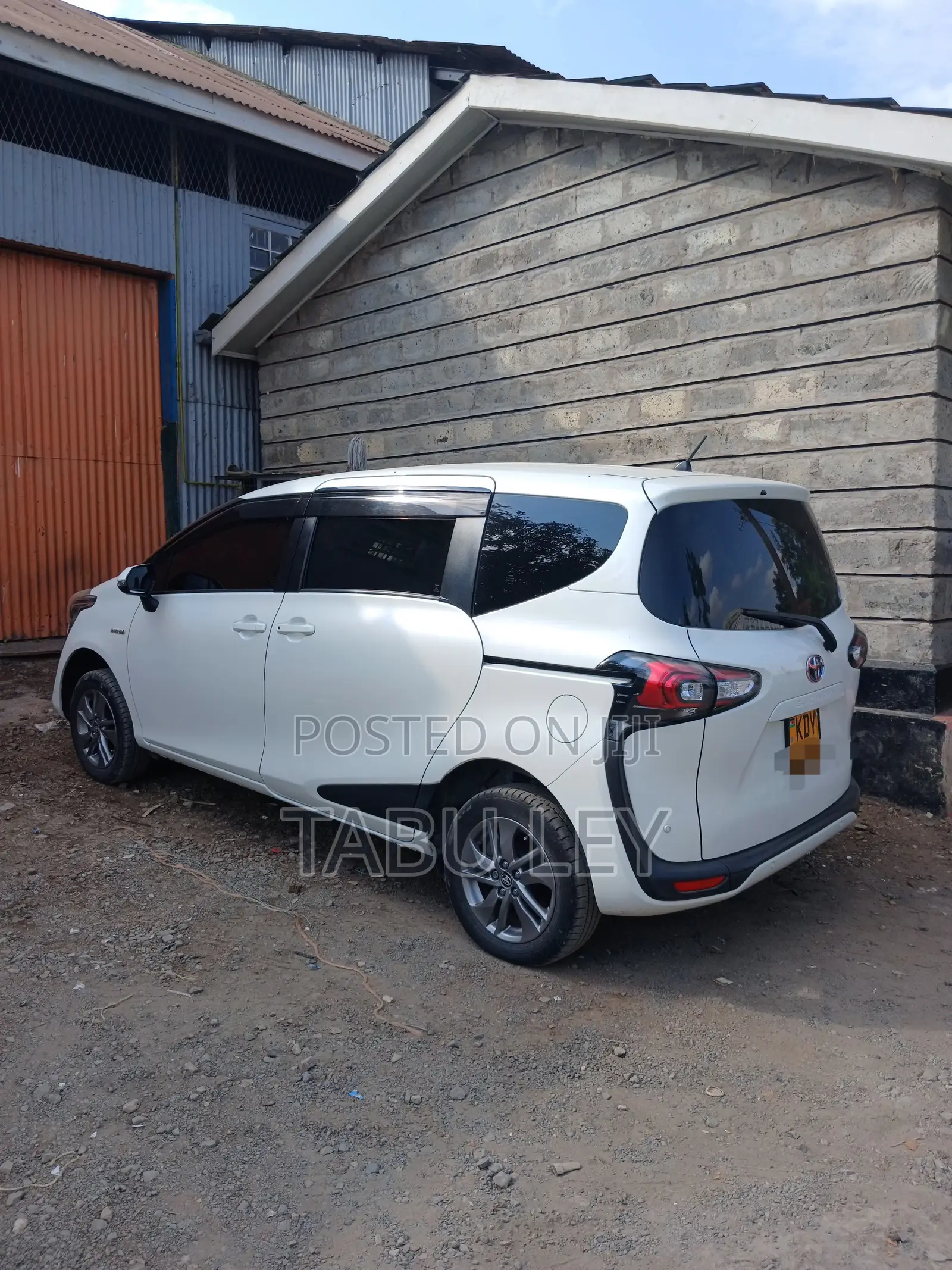 Toyota Sienta 1.5 AWD 2019 White