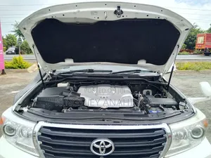 Toyota Land Cruiser 2007 White