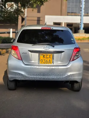 Toyota Vitz 2012 Silver