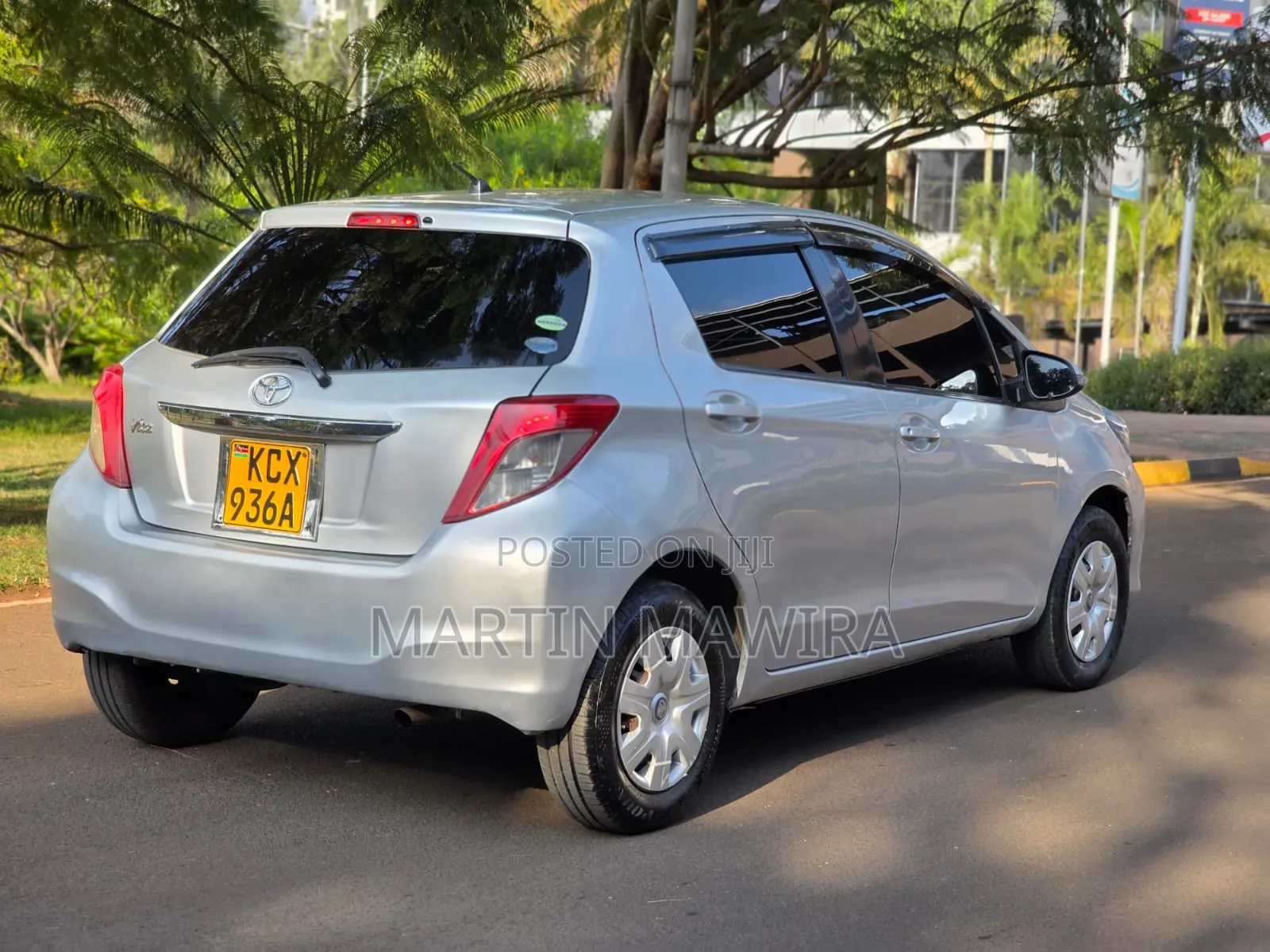Toyota Vitz 2012 Silver