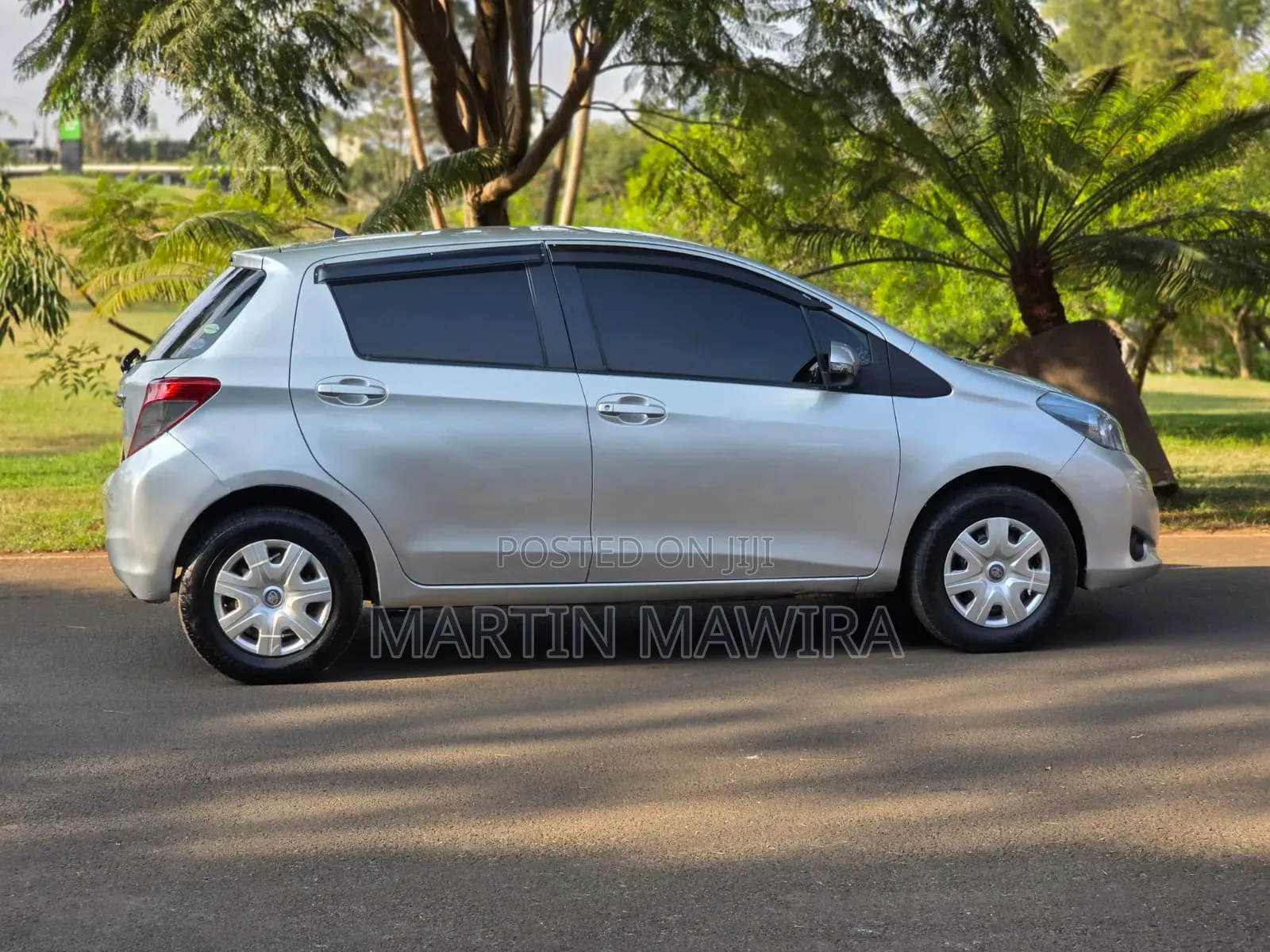 Toyota Vitz 2012 Silver