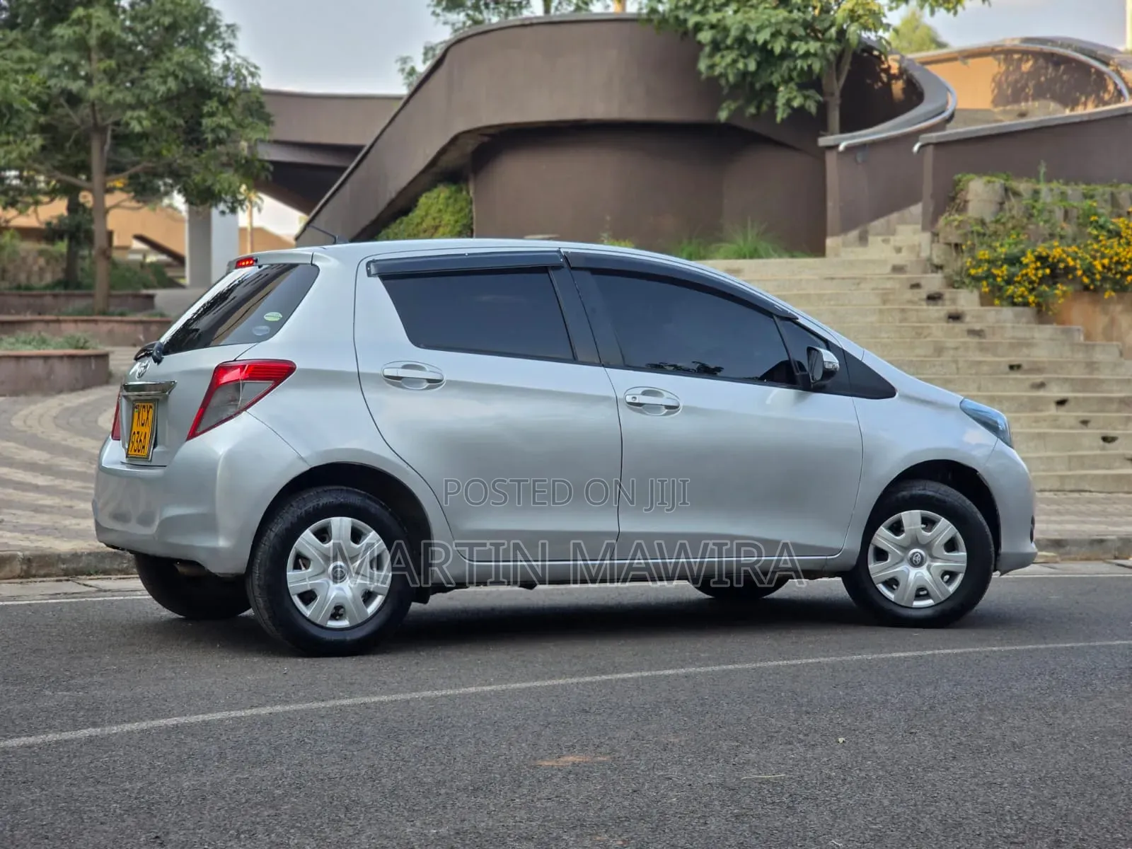 Toyota Vitz 2012 Silver