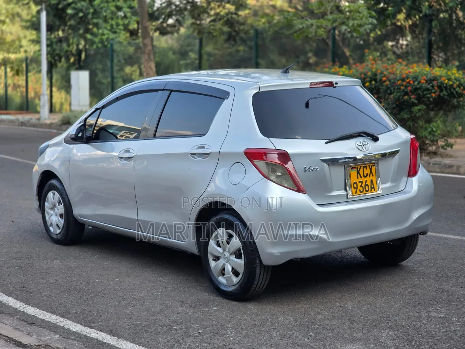 Toyota Vitz 2012 Silver