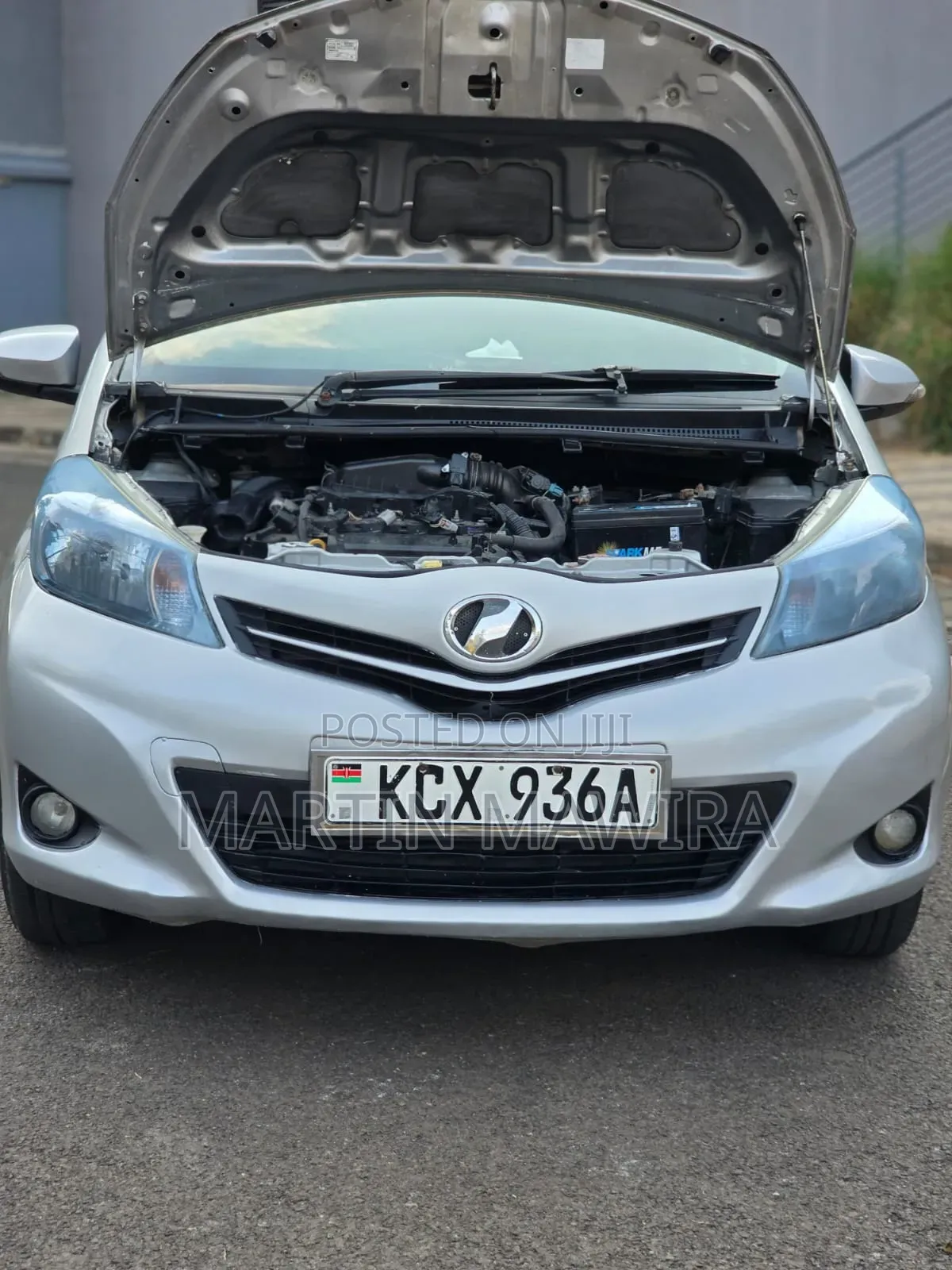 Toyota Vitz 2012 Silver